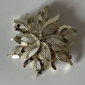 Vintage Signed Gerry's White Gold Tone Textured Star Burst Pin Brooch 1.75"